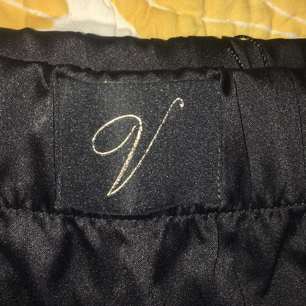 VICTORIAS SECRET satin black sleeping shorts